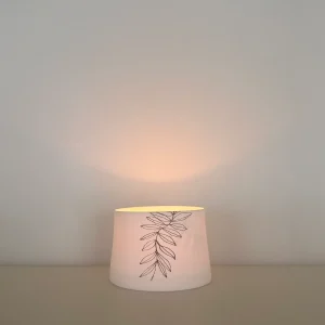 Ljuslykta i benporslin, "Leaf garland"