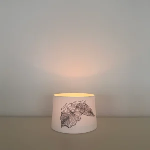 Ljuslykta i benporslin, "Stripy Leaf"